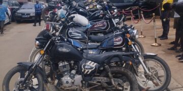 Transport illicite de personnes : 12 motos et tricycles saisis à Cocody