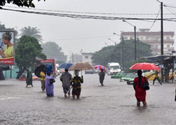 Pluies diluviennes: Abidjan sous les eaux, plusieurs axes inondés