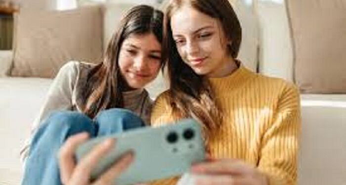 Royaume-Uni : Les réseaux sociaux interdits aux moins de 16 ans dès 2027