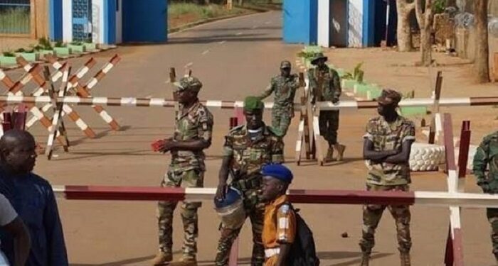 Attaque de l’aéroport de Niamey : 11 soldats et 22 assaillants tués, selon le gouvernement