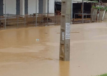 Songon : Habitations, églises et commerce sous les eaux