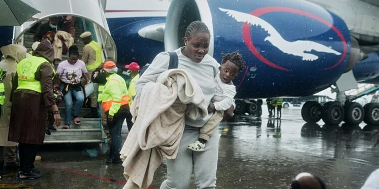 Afrique du Sud : Le Nigeria rapatrie 1490 ressortissants après une vague d’attaques xénophobes