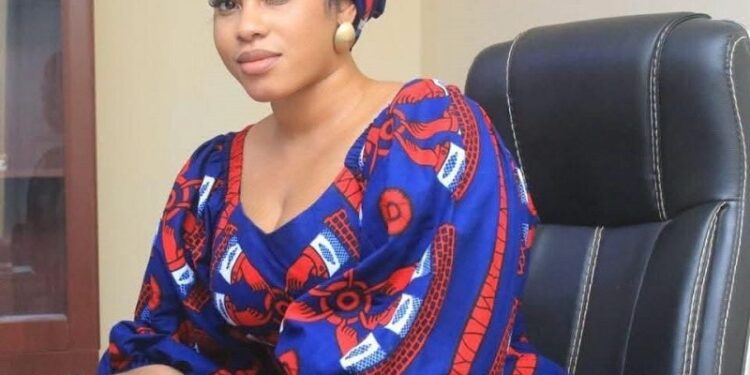 Côte d’Ivoire : Une députée plaide pour le maintien des cheveux naturels à l’école