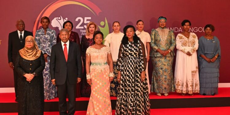 Angola : Dominique Ouattara au 2e Dîner -Gala des Premières Dames d’Afrique
