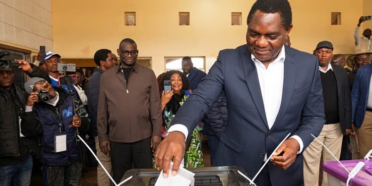 Zambie : Hakainde Hichilema réélu avec près de 60 % des voix