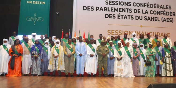 AES : Le Parlement Confédéral installé