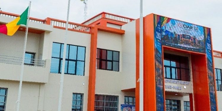 Mali : Assimi Goïta inaugure un centre d’IA et de robotique