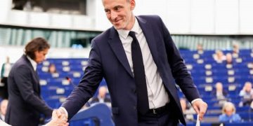 France : Raphaël Glucksmann désigné candidat du PS pour la présidentielle