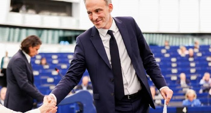 France : Raphaël Glucksmann désigné candidat du PS pour la présidentielle